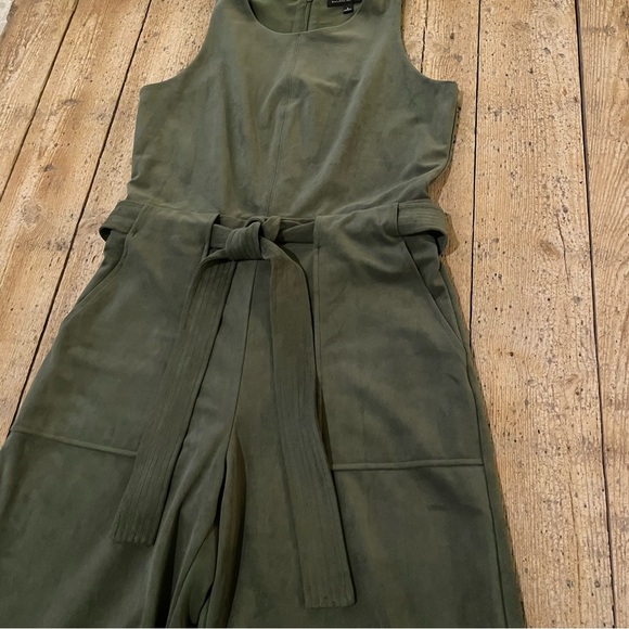 Banana Republic Sage Green Vegan Suede Jumpsuit Size 6 - Picture 6 of 16